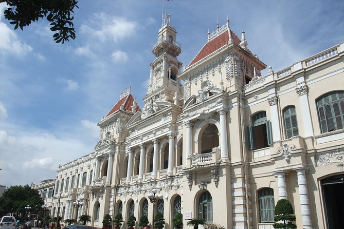 1-Day Ho Chi Minh City & Cu Chi Tunnels-Deluxe Group Of 10 Max - What makes the guide experience feel “deluxe,” not chaotic