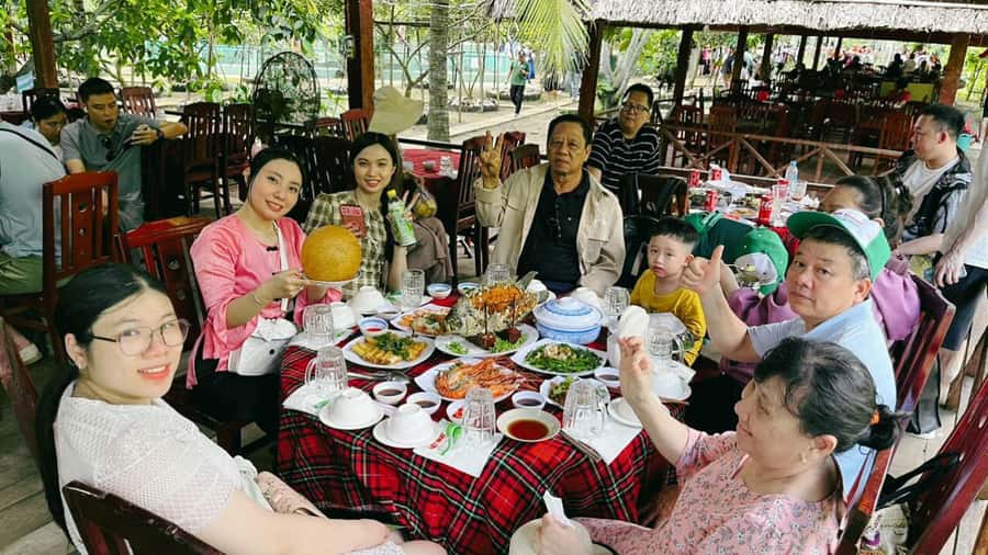 1 Day Mekong Tour: Cai Rang Floating Market & MyTho-Ben Tre - My Tho and Ben Tre by motorboat and old-style transport