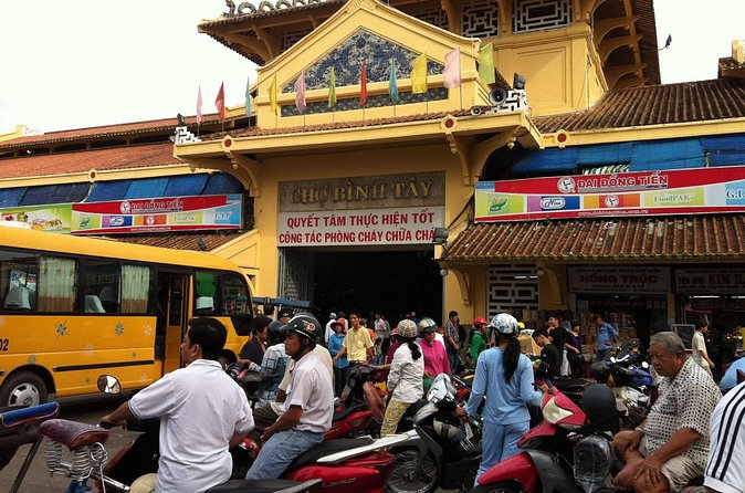 Afternoon Half-Day Introduction to Saigon Tour - French Colonial Sights Near the Post Office and Notre-Dame Basilica