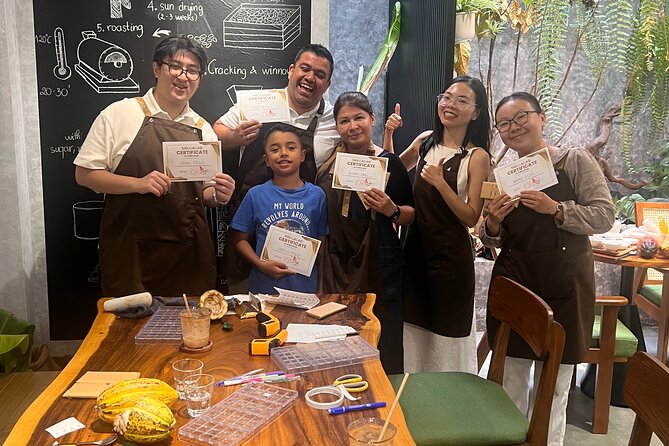 Bean to bar Chocolate Workshop in Ho Chi Minh City - Fresh cacao pod tasting: what you learn in the first moments