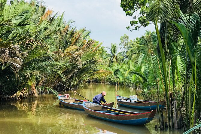 Ben Tre Mekong Zig Zag: Scooter, Sailboat, and Food (Full day) - The traditional Mekong house stop: what you’re really learning