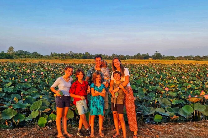 Bicycle Tour Through Peaceful Villages - Stop 1: Ninh Kiều riverside living, laundry chats, and kids in the water