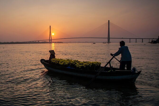 Boat tour on Mekong river see the sunset, small canal, Vegan dinner, street food - Logistics that help you have a smooth night