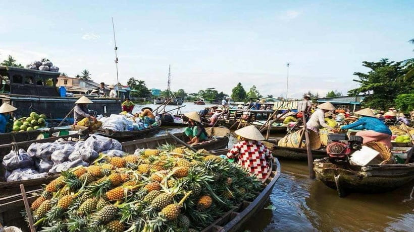 Can Tho: Cai Rang Floating Market and Canals - Getting on the wooden boat: logistics that affect your comfort