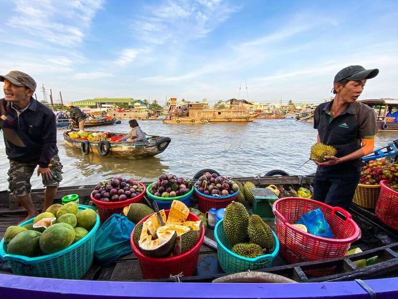 Can Tho: Explore Mekong, Floating Market, Cacao & Local Life - Cai Rang floating market by small boat, with noodle soup on the water