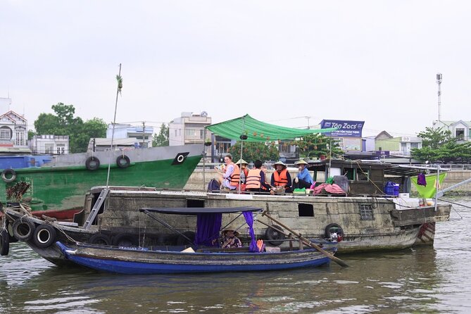 Can Tho Floating Market and Fruit Garden Tour - Entering Cai Rang at the right moment: boats, trade, and local stories