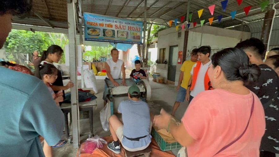 Can Tho: Floating Market, Cacao & Canals with French Guide - Rice Noodle Workshop, From Grain to Noodle