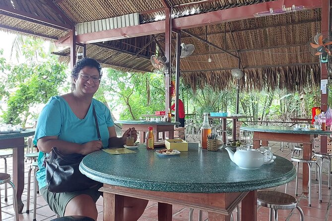 Can Tho Floating Market Combine With Mekong Delta 01 Day-Daily - Phoenix Island Lunch: Island Time and a Proper Meal Break
