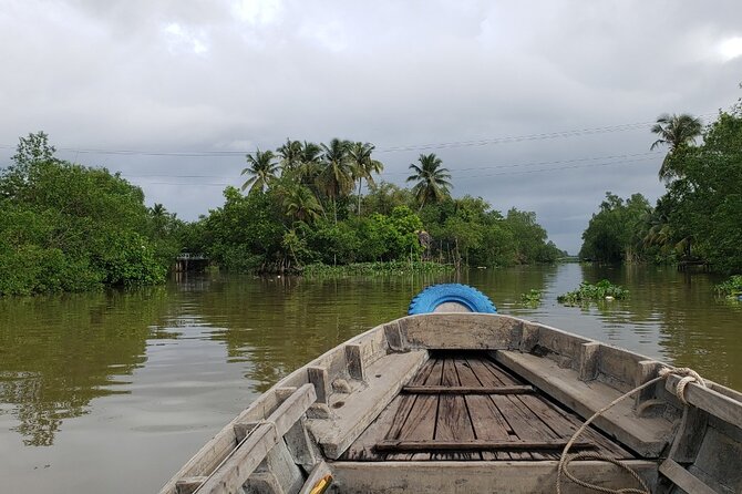 CAN THO: Floating Market & Mekong’s Legacy (About 6 Pax) - The cooking lesson: bánh khọt on clay stoves, plus tiny savory pancakes and tea