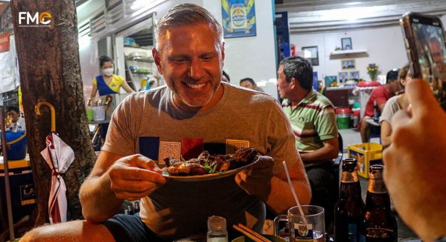 Can Tho: Walking street food tour designed by local chef - Đường Đề Thám at dinner: BBQ rolls and learning the method