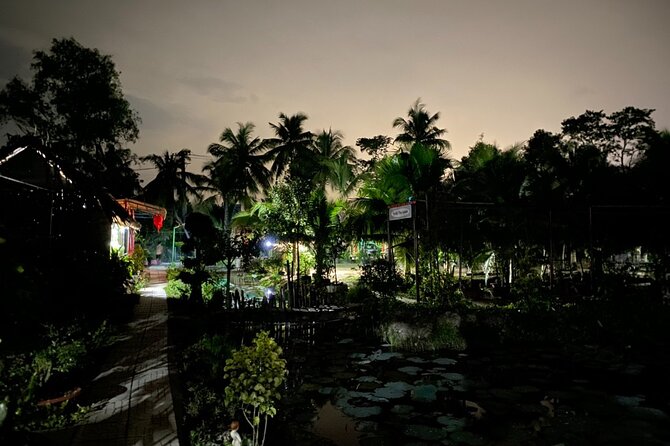 Cu chi Tunnel & Mekong Delta Full Day BBQ Lunch Lux Group 10 pax - Kayaking on small canals: calmer water, a slower view