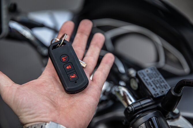 D1 Motors - Parking and helmet rules: the details that save your day