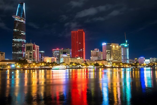 Dinner On Cruise In Ho Chi Minh City With Private Table - Guides and special moments: the human touch can make or break it