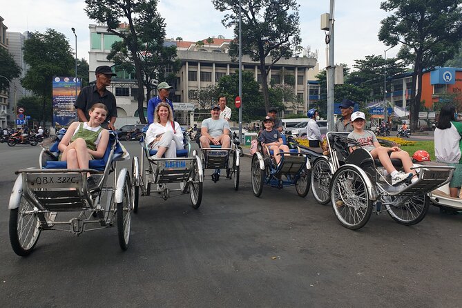 Discover Market By Cyclo Without Tour Guide By DGT - Soai Kinh Lam Fabric Market: When You Want to Focus