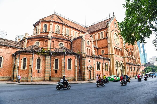 Discover Saigon Main Sights by Walking - Key things to know