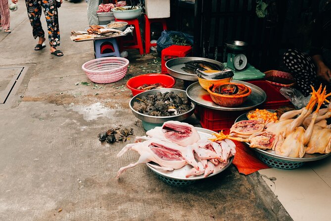 Early Riser Walk: Grandma Noodles, Cafe, Exotic Fruits & History - Vuon Chuoi Market: Fruit Tasting Where It Matters