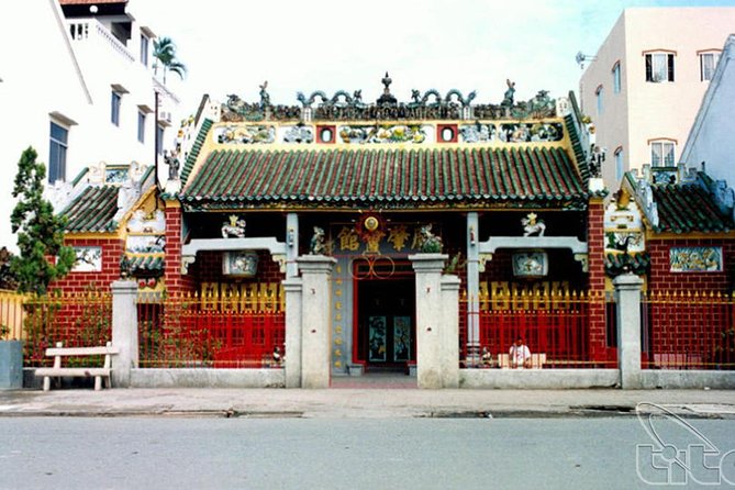 Explore Can Tho City tour combine Local Food tour - in afternoon - City symbols at Ninh Kieu quay, Ong pagoda, and Munirangsyaram pagoda