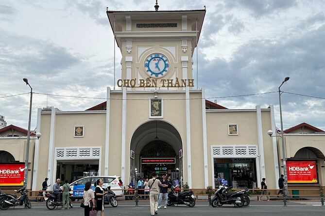 [Free E-sim] Half Day Guided Tour in Ho Chi Minh City - Notre Dame Cathedral: classic exterior views in just 15 minutes