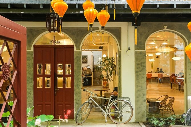 [Free E-sim] Half day Instagram Cafe Tour in Ho Chi Minh - Stop 4: Dabao Concept Cafe at Dongdo, coffee plus design details (45 minutes, admission included)