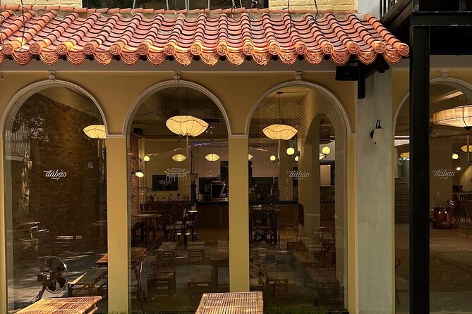 [Free E-sim] Half day Instagram Cafe Tour in Ho Chi Minh - Stop 5: Turtle Lake, photos and culture notes (30 minutes, admission included)