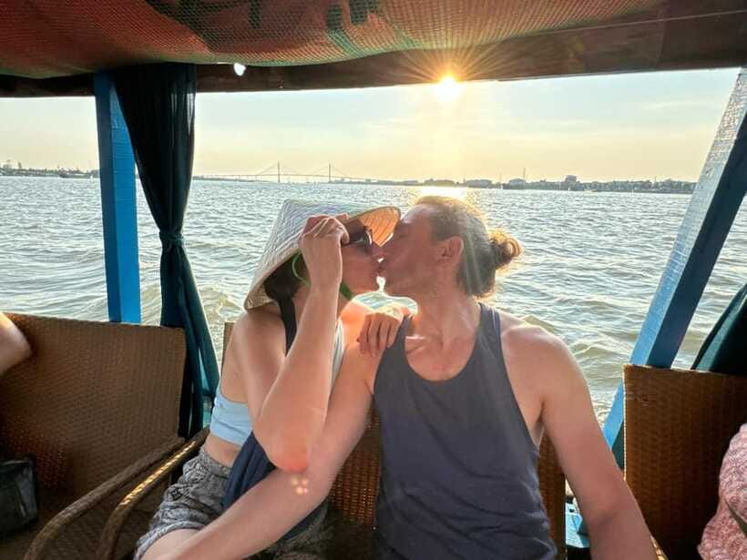 From Ho Chi Minh: 2-Day Mekong Delta to Phnom Penh by Boat - Day 2: fast boat, border crossing, and arriving in Phnom Penh around midday