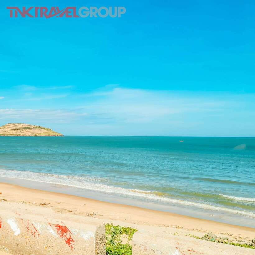From Ho Chi Minh: Mui Ne Sand Dunes and Beach Day Tour - White Sand Dunes and sandboarding: the adrenaline and the photos