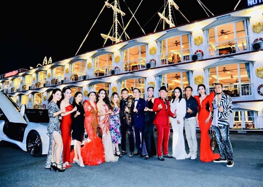 From Ho Chi Minh: Private Dinner Cruise on Saigon River Tour - Service and Hospitality: When the Pickup and Crew Run Smoothly