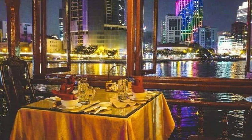HCM: Night Experience Dinner Cruise on Saigon River - The dinner: Vietnamese buffet or set menu, plus live music