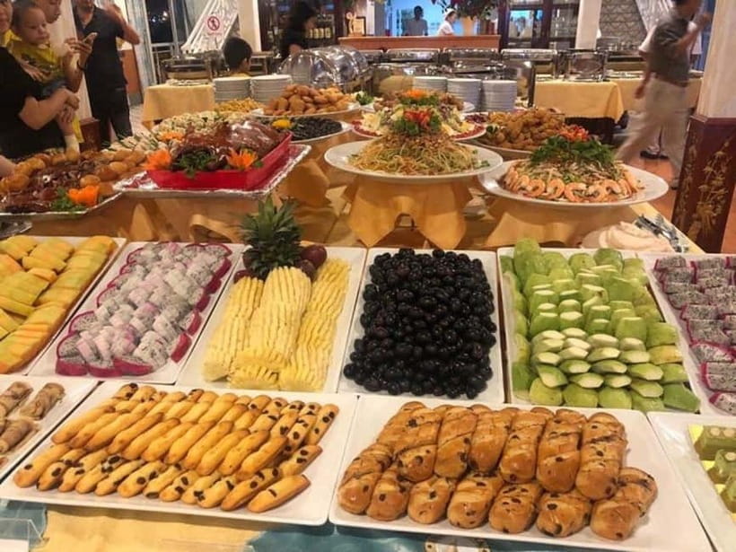HCM: Night Experience Dinner Cruise on Saigon River - What the night looks like once you board