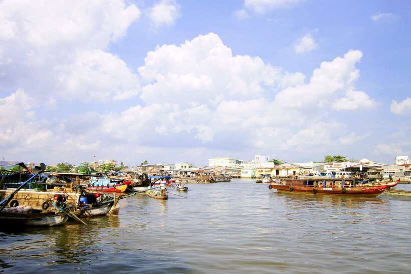 Ho Chi Minh: 3-Day Mekong Delta & Optional Exit to PhnomPenh - Chau Doc and Tra Su Mangrove Forest: The Rowing Boat Moment