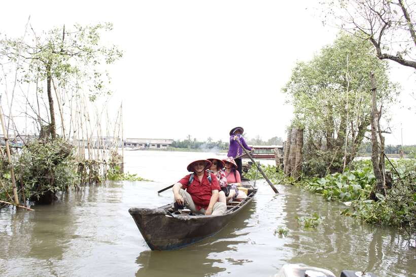 Ho Chi Minh: Cai Be-Mekong Delta Local Village Full Day Tour - Rowing sampans through shady canals and orchard fruit time
