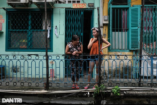 Ho Chi Minh City: Chinatown Hidden Treasures – Free Walking Tour - Stop 3: Ba Thien Hau Temple, Cantonese architecture and a yin-yang roof