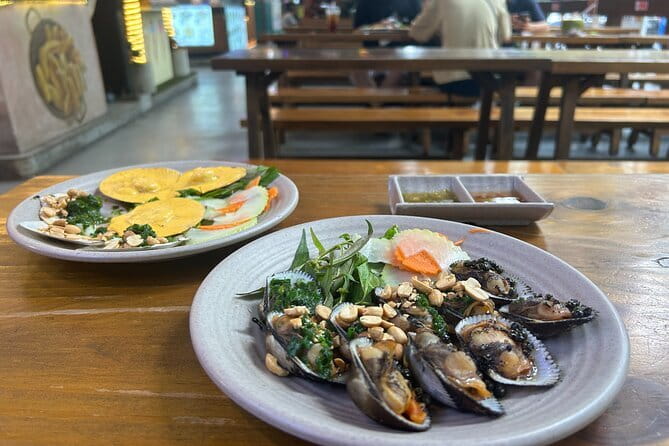 Ho Chi Minh City Food Tour with 8+ Authentic Local Tastings - Nguyen Huệ pedestrian walking street: where the secret dish energy kicks in