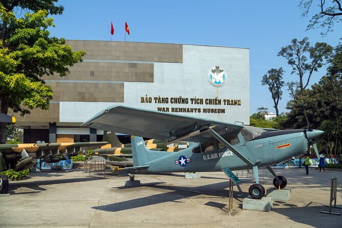 Ho Chi Minh City Half-day Jeep Tour - Opera House and People’s Committee Building: quick stops with real story
