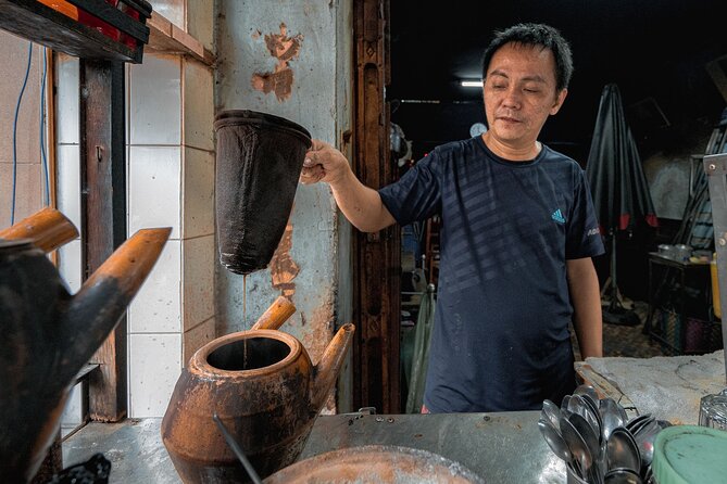 Ho Chi Minh City: Hidden Bunker & Vietnam War - Free Walking Tour - Stop 2: Meeting your guide’s family through coffee and photos