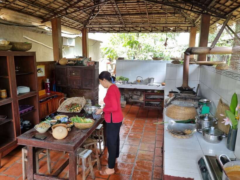 Ho Chi Minh City: Mekong Delta Day Trip with Lunch & Drinks - Coconut canals by kayak or rowing boat