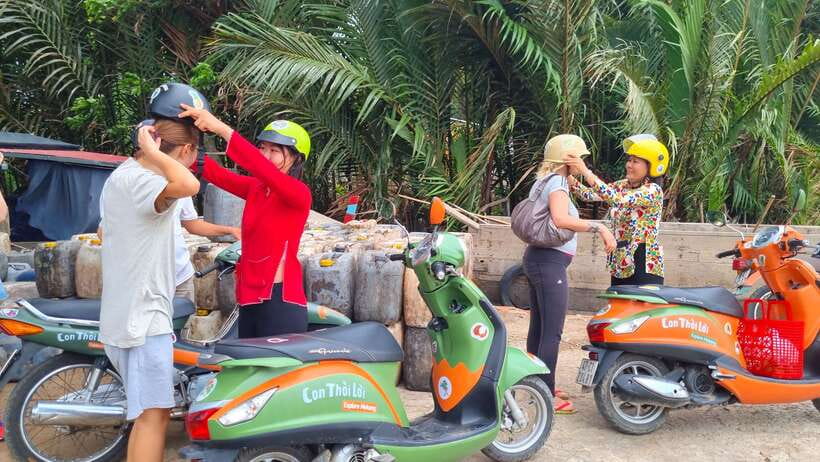 Ho Chi Minh City: Mekong Delta Day Trip with Lunch & Drinks - Morning pickup in District 1, and how the day starts