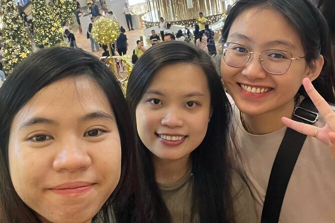 Ho Chi Minh city private tour guide - Saigon Notre Dame Cathedral and District 1 Walking Momentum