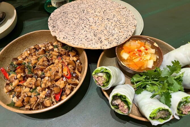 Ho Chi Minh City : Saigon Craft Beer & Local Food Tour By Scooter - Stop 3 on 120 Rạch Bùng Binh: streetside dining and craft pours