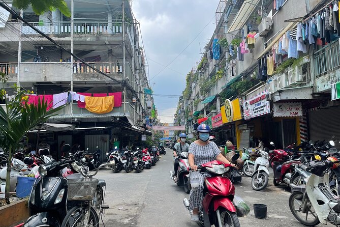 Ho Chi Minh City Sightseeing, midnight, Shopping tours by scooter - The midnight option: nightlife by scooter with food and guidance