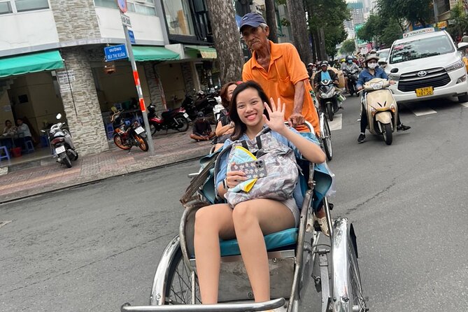 Ho Chi Minh City Sightseeing Panoramic Cyclo Private Tour - Tank Tracks of Daily Life: Apartments Near Bàn Cờ Market