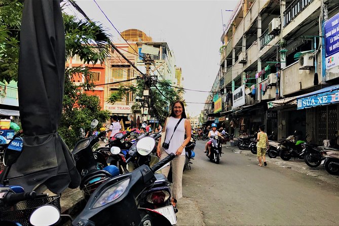 Ho Chi Minh city Street Food by scooter tour | female driver - Food at night, with guide storytelling that makes it feel personal