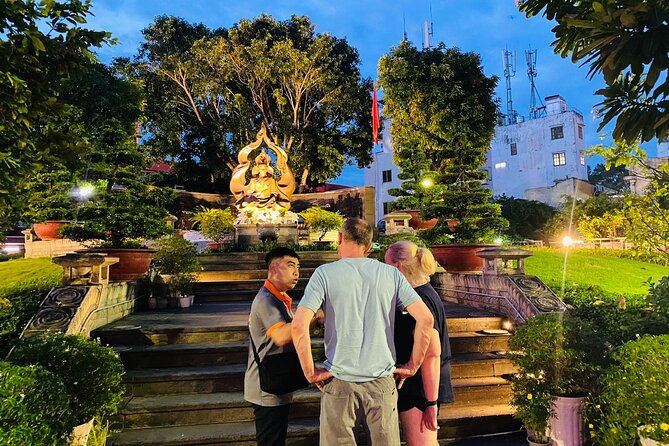 Ho Chi Minh City: Street Food & Sightseeing Tour with Local Guide - English-speaking student guides: the difference between eating and understanding