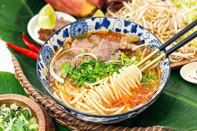 Ho Chi Minh City Street Food Tour With Students - What you actually eat on a 3.5-hour Saigon sampler