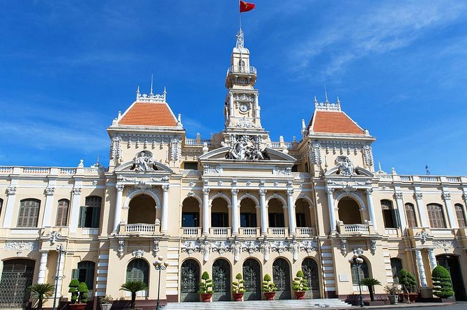 Ho Chi Minh City: War Remnants Museum & Ben Thanh Market - Colonial-era sights on the route: Notre-Dame and the Central Post Office
