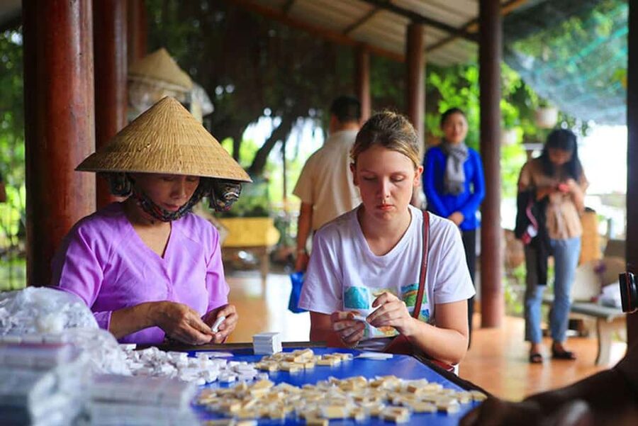Ho Chi Minh Daily Tour: Full Day Mekong Delta (Private tour) - Lunch with elephant ear fish: the meal you can count on