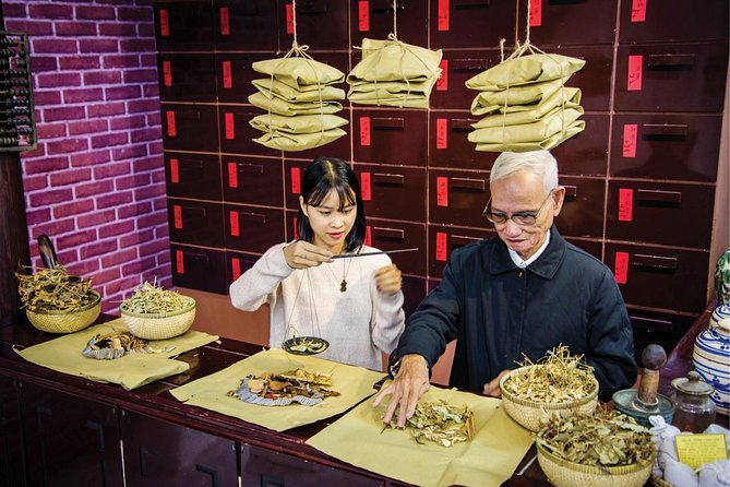 Ho Chi Minh Most Historical Spots & War Museum Tour (Private & All-Inclusive) - How the guide-led pace keeps the story understandable