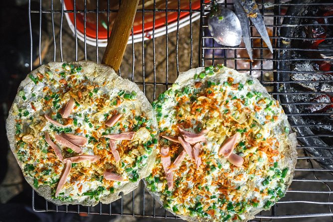 Ho Chi Minh Night Tour by Motorbikes with Female Rider | KissTour - Street food strategy: how to eat well without getting stuck
