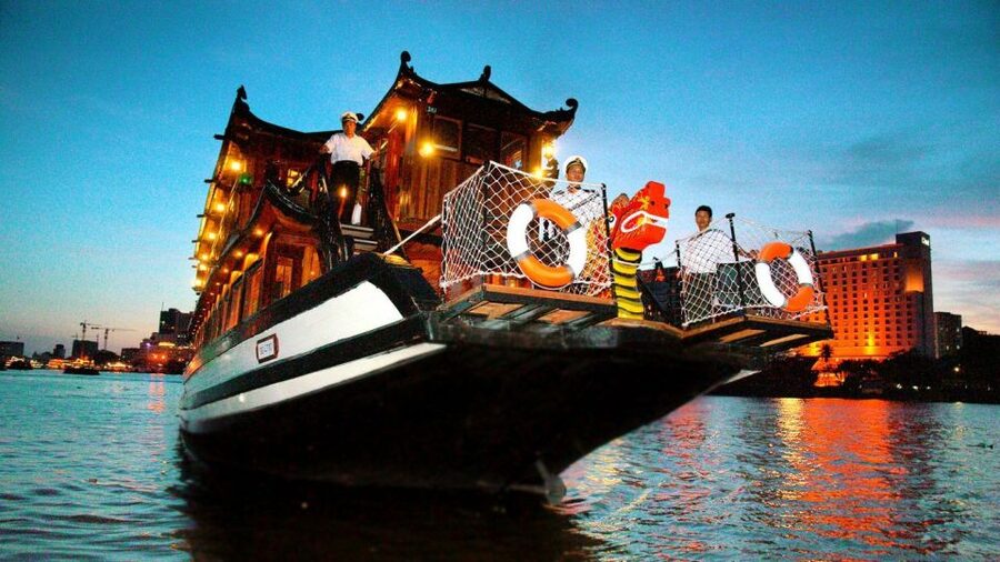 Ho Chi Minh: Private City Tour and Dinner Cruise with Buffet - Dinner on board: buffet-style food, then live Vietnamese performance