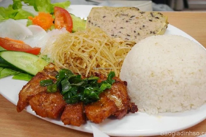 Ho Chi Minh Street Food Tour By Motorbike (Unique & Authentic) - A Chợ Lớn style sweets stop: Che Mam Khanh Vy in District 10
